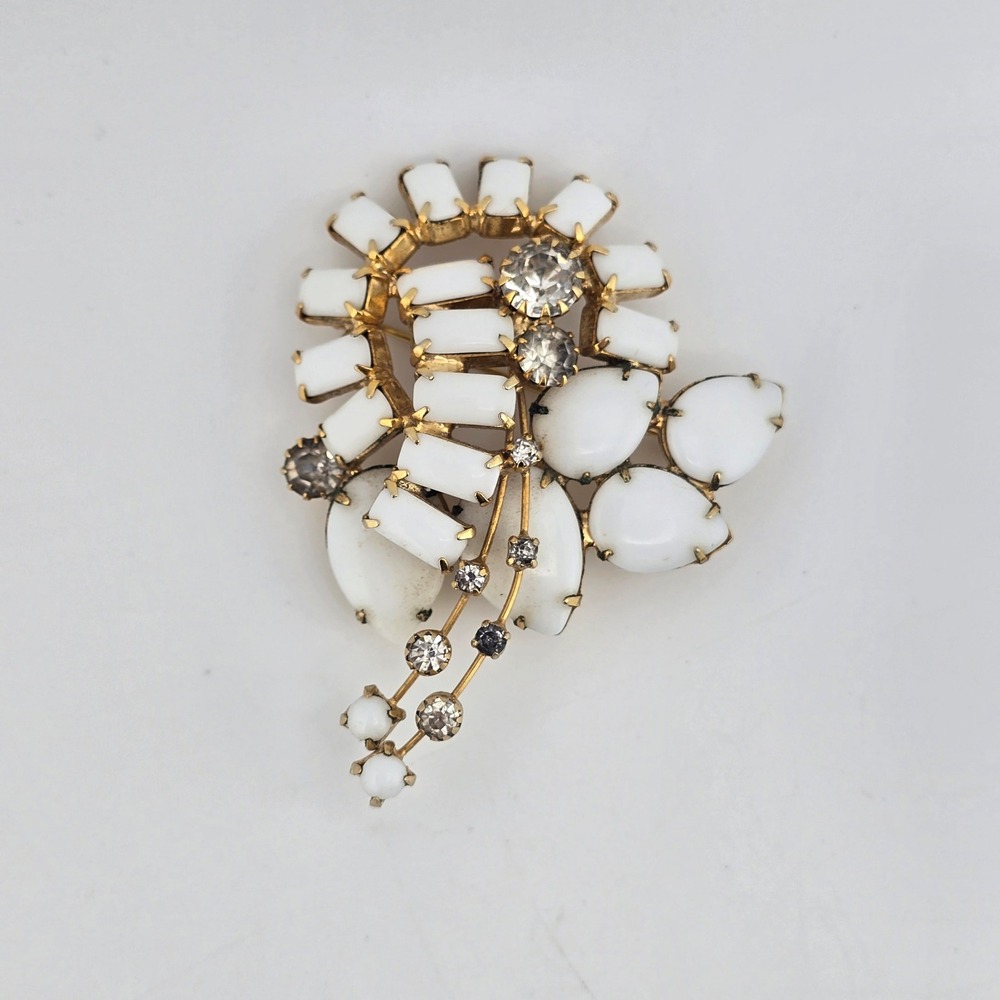 Vintage Juliana Style Milk Glass Rhinestone Brooch Pin Gold Tone Unsigned